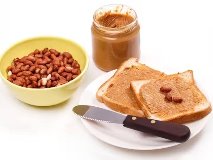 Peanut Butter Benefits : पीनट बटरमध्ये लोह आणि कॅल्शियम चांगल्या प्रमाणात आढळते.