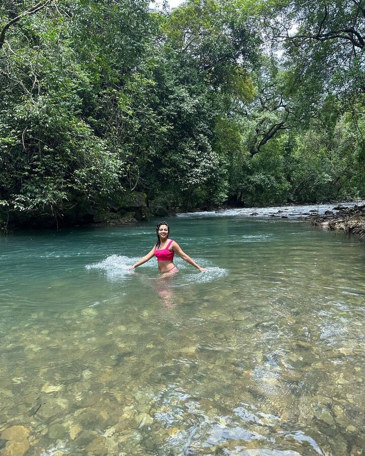 అందాల విందులో అమలా పాల్ ఏమాత్రం వెనుకాడదు. Photo Credit: Amala Paul/Instagram