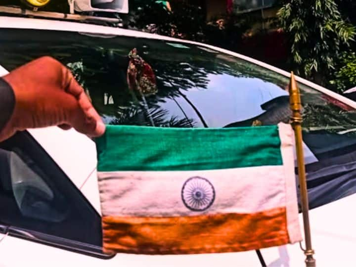 Flag Code Of India If tricolor is put on the car on August 15 then you will be jailed, know the law related to tricolor इस 15 अगस्त कहीं आप भी कार पर तिरंगा लगाने की तो नहीं सोच रहें, कानून नहीं पढ़ा तो हो सकती है जेल!