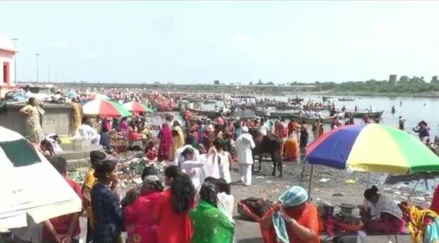 यातच शनिवार आणि रविवारी वीकेंडला तर यात्रा भरल्याचाच अनुभव येतो.