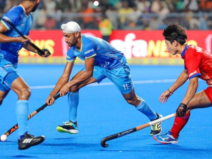 Asian Championship Trophy Final: भारतीय हॉकी टीम ने एशियन चैंपियंस ट्रॉफी 2023 के सेमीफाइनल में जापान को 5-0 से हराते हुए फाइनल मे जगह पक्की कर ली है.