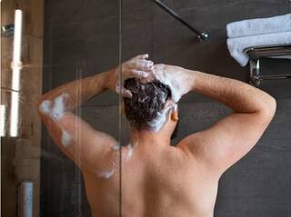 Health : ਕੀ ਬੁਖਾਰ ਵਿੱਚ ਨਹਾਉਣਾ ਚਾਹੀਦੈ ਜਾਂ ਨਹੀਂ? ਜਾਣੋ ਐਕਸਪਰਟ ਦੀ ਰਾਏ