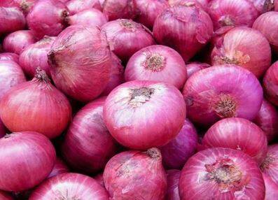 व्यापाऱ्यांनी दिलेल्या माहितीनुसार नाशिकमध्ये कांद्याचे घाऊक भाव 5 रुपये प्रति किलो ते 24 रुपये प्रति किलोवर पोहोचले आहेत. तर किरकोळ बाजारात कांद्याचे दर हे 25 ते 35 रुपये प्रति किलो वर गेले आहेत.