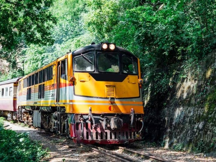 Indian Railways No Fare in bhakra nangal train know route other details Indian Railways: एक ऐसी ट्रेन, जिसमें फ्री में कर सकते हैं सफर; नहीं लगेगा किराया 