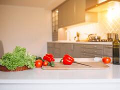 Kitchen Tips: इन सस्ती और स्टाइलिश चीजों से मिनटों में होगा किचन का मेकओवर