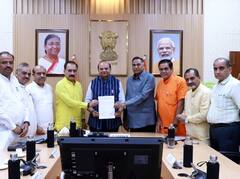 मानसून सत्र शुरू होने से पहले LG से मिले BJP के नेता, AAP सरकार पर लगाए विधानसभा सत्र असंवैधानिक तरीके से चलाने के आरोप 