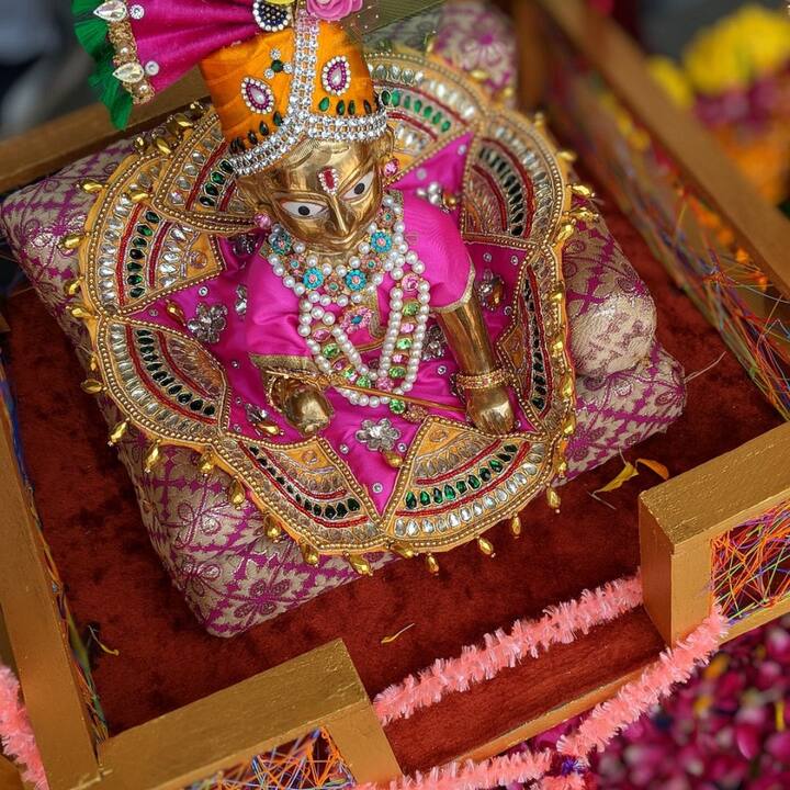 বৈষ্ণব সম্প্রদায়ের নিয়ম অনুসারে তাঁরা শ্রী কৃষ্ণ জন্মাষ্টমী পালন করছে আগামী ৭ সেপ্টেম্বর । এবার অনেকেই দ্বিধাগ্রস্ত কবে উপবাস রাখবেন ?