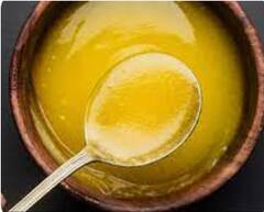 Health Tips : दुधात 'देसी तूप' मिसळून पिण्याची सवय लावा, हे गंभीर आजार बरे होऊ शकतात