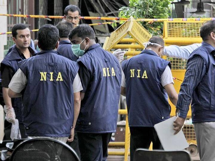 maharashtra news nashik news NIA's Mumbai team conducts operation in Malegaon detained suspects linked to PFI Released after five hours of interrogation Nashik Malegaon : एनआयएच्या मुंबई टीमची मालेगावात कारवाई, पीएफआयशी संलग्न असलेल्या संशयित ताब्यात, पाच तासांच्या चौकशीनंतर सोडलं