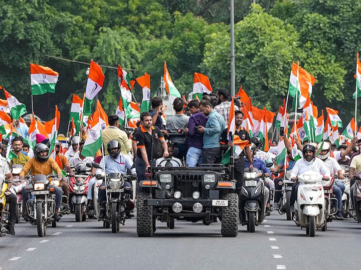 Independence Day 2023 Special : हर घर तिरंगा रॅलीचं दिल्लीत आयोजन केलं होतं, यावेळी जल्लोषात दुचाकींवर तिरंगा घेऊन घोषणा देत रॅलीला उत्स्फूर्त प्रतिसाद मिळालेला पाहायला मिळाला