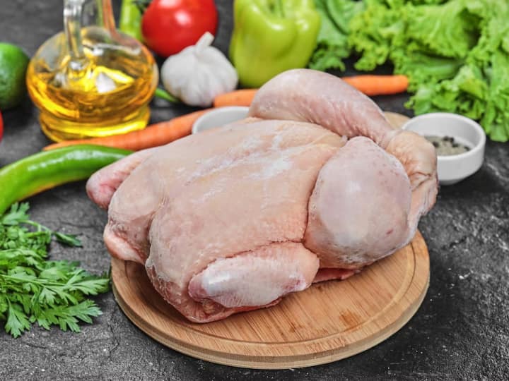 Chicken Remain Fresh For Long If You Store It In Right Way In Fridge Know More फ्रिज में रखने पर भी जल्दी खराब हो जाता है चिकन? जान लें इसे स्टोर करने का सही तरीका