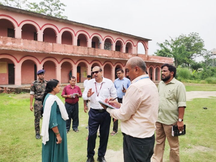 IAS KK Pathak Used Abusive Words Like Idiot To The Teachers While  Inspection Of School In Hajipur Bihar Ann | इडियट...! मोटा बहुत हो गया है  चल... व्यवस्था टाइट करने के लिए