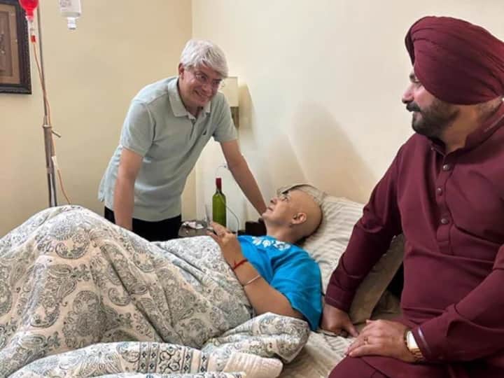 Carcinoma Cancer: पंजाब कांग्रेस के नेता नवजोत सिंह सिद्धू ने पत्नी डॉ. नवजोत कौर सिद्धू की तबीयत को लेकर ट्वीट किया. उन्हें लेफ्ट ब्रेस्ट में स्टेज 2 कार्सिनोमा कैंसर हो गया था.