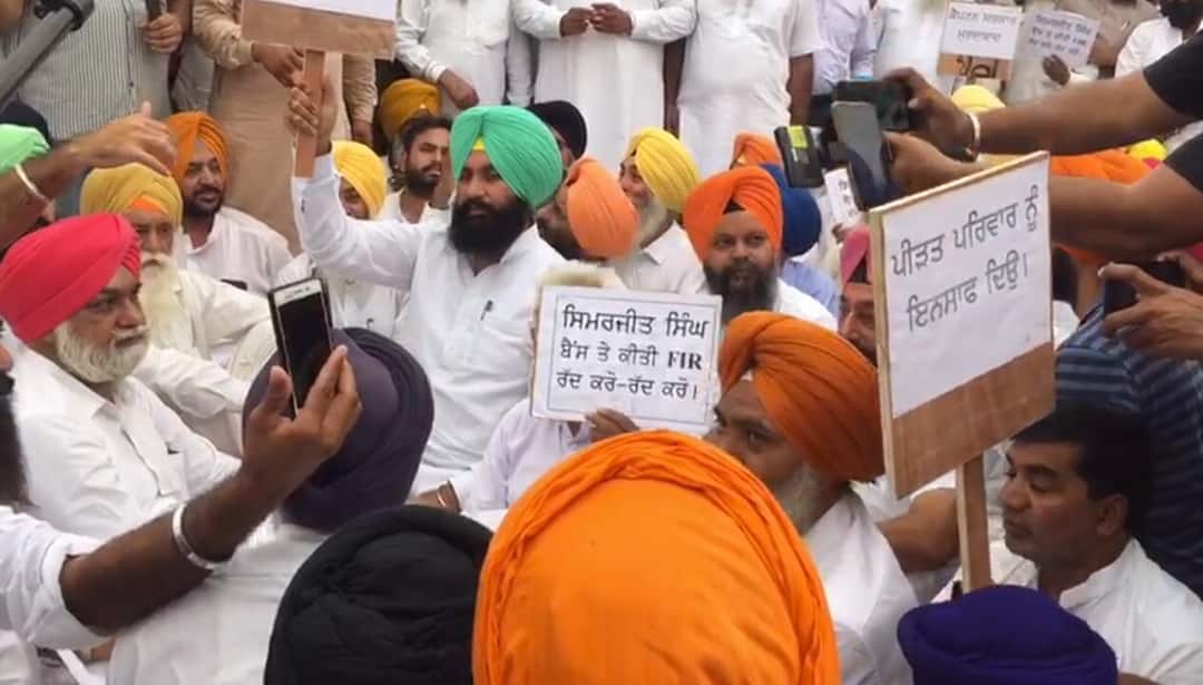 Batala Blast -2 ਵੱਖ ਵੱਖ ਮਾਮਲਿਆਂ 'ਚ ਸਿਮਰਜੀਤ ਸਿੰਘ ਬੈਂਸ ਨੂੰ ਵੱਡੀ ਰਾਹਤ ਅਤੇ ਪੰਜਾਬ ਸਰਕਾਰ ਨੂੰ ਪੈ ਗਈ ਆਫ਼ਤ Big relief to Simarjit Singh Bains in 2 different cases Batala Blast -2 ਵੱਖ ਵੱਖ ਮਾਮਲਿਆਂ 'ਚ ਸਿਮਰਜੀਤ ਸਿੰਘ ਬੈਂਸ ਨੂੰ ਵੱਡੀ ਰਾਹਤ ਅਤੇ ਪੰਜਾਬ ਸਰਕਾਰ ਨੂੰ ਪੈ ਗਈ ਆਫ਼ਤ