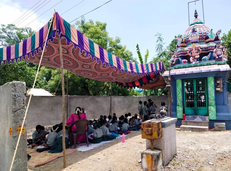 TN Government School festival in the temple premises Kannikapuram primary school suffers without even basic facilities கோயில் வளாகத்தில் பந்தல் போட்டு கல்வி; அடிப்படை வசதி கூட இல்லாமல் அவதிப்படும் கன்னிகாபுரம் தொடக்கப்பள்ளி!