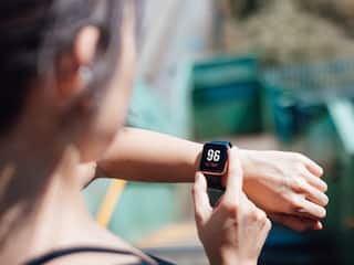 Smartwatches Under Rs 2000: অ্যামাজনের মেগা ইলেকট্রনিক্স সেল, ২০০০ টাকার কমে কোন কোন স্মার্টওয়াচ কেনা যাবে?