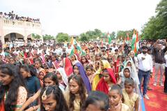 ભારત- પાકિસ્તાન સરહદ પરના ગામો દેશભક્તિના રંગે રંગાયા, જુઓ તસવીરો