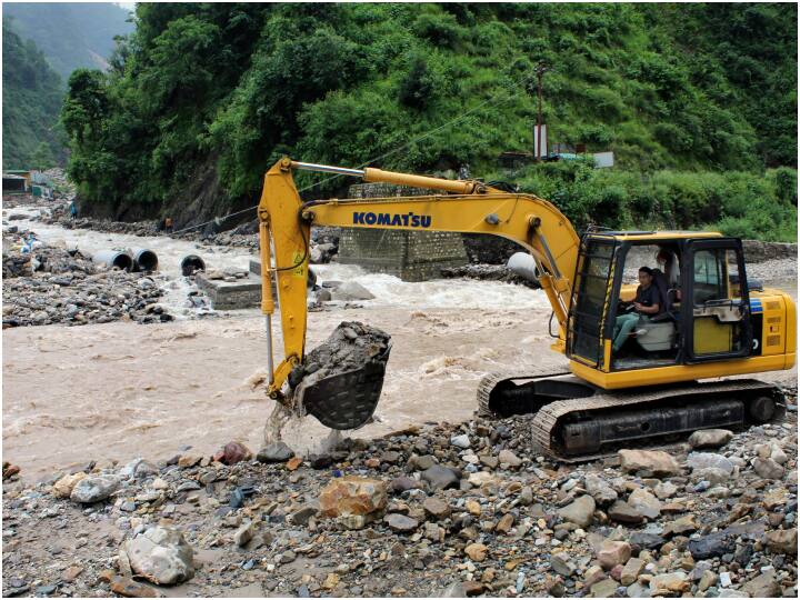 Uttarakhand Rain incidents like landslides are happening Due to continuous heavy rains Nainital ANN Uttarakhand Rain: उत्तराखंड में बरस रही आसमानी आफत, भूस्खलन का बढ़ा खतरा