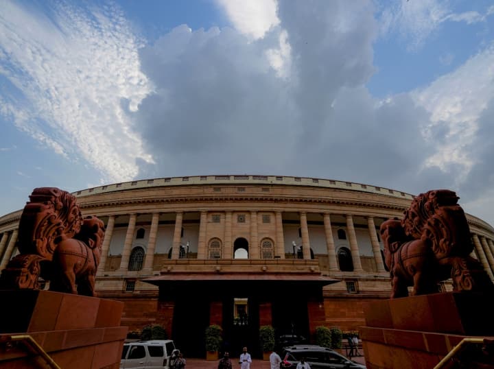 संसद में मणिपुर-दिल्ली सेवा बिल पर एकजुट रहा विपक्ष, कांग्रेस के आरोपों पर मंत्री ने दिया जवाब