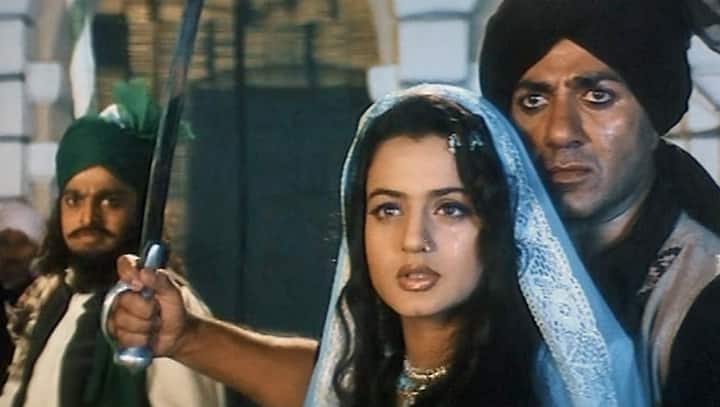 सनी देओल और अमीषा पटेल की फिल्म गदर एक प्रेम कथा एक आइकॉनिक फिल्म है. इस फिल्म को आज भी सिनेमाघरों में लगाया जाए तो आज भी वैसी ही सीटियां बजेंगी जैसे साल 2001 में इस फिल्म की रिलीज के वक्त बजी थीं.