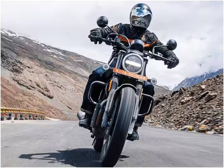 Harley-Davidson ने नुकत्याच लाँच झालेल्या X440 बाईकसाठी बुकिंग बंद केली आहे. लॉन्च झाल्यापासून, कंपनीला X440 साठी आतापर्यंत 25,597 बुकिंग मिळाले आहेत. हार्ले डीलर्सनी अधिकृतपणे 4 जुलैपासून 5,000 रुपयांमध्ये बुकिंग स्वीकारण्यास सुरुवात केली आहे.
