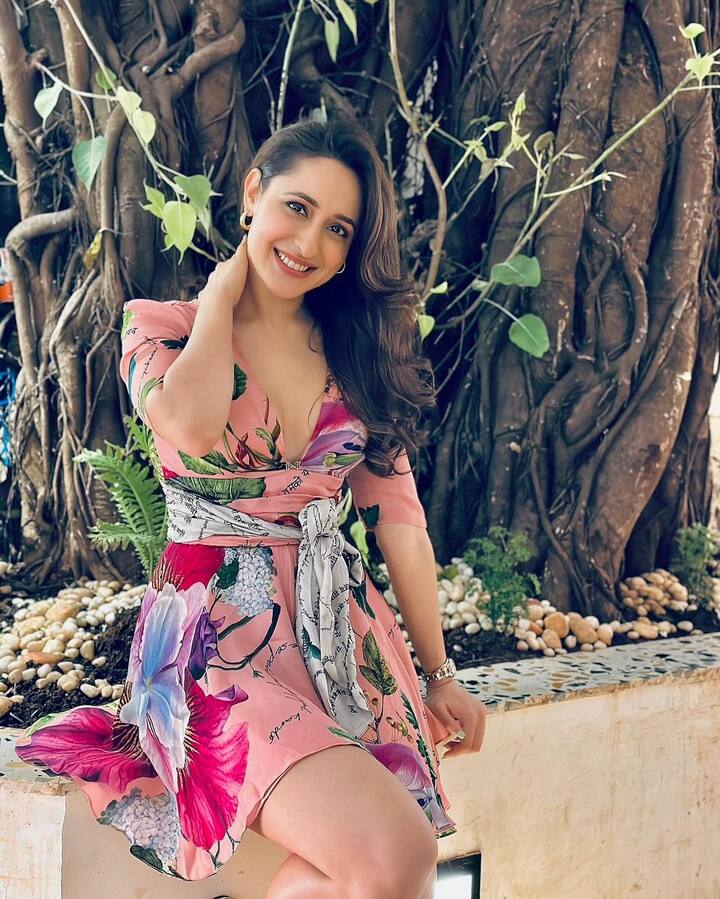 ప్రగ్యా లేటెస్ట్ ఫోటోలు నెట్టింట్లో వైరల్ అవుతున్నాయి.Photo Credit: Pragya Jaiswal/Instagram