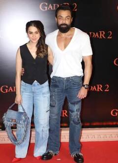 हाथ में ट्रेंडी बैग और स्टाइलिश अंदाज में जेठ की फिल्म देखने पहुंचीं तानिया देओल, पत्नी संग Bobby Deol ने सनी भैया की 'गदर 2' की एंजॉय