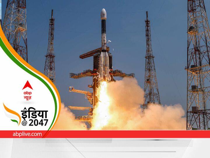 एक साथ 100 से ज्यादा सैटेलाइट लॉन्च, चंद्रमा पर उतरने की तैयारी और फैलता हुआ बाजार, ISRO लिख रहा प्रगति की नयी इबारत ISRO is now expanding its wing in the vast market of space technology and related science, India has gained the momentum एक साथ 100 से ज्यादा सैटेलाइट लॉन्च, चंद्रमा पर उतरने की तैयारी और फैलता हुआ बाजार, ISRO लिख रहा प्रगति की नयी इबारत