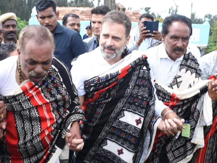 Rahul Gandhi Nilgiris Photos : முத்துநாடுமந்து என்ற தோடர் பழங்குடியின கிராமத்திற்கு செல்லும் ராகுல் காந்தி, பழங்குடியின மக்களுடன் கலந்துரையாடினார்.