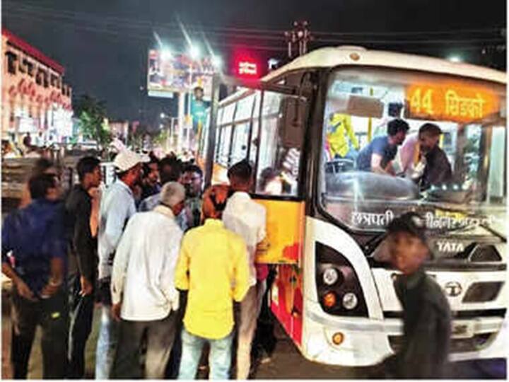 aurangabad news drunk person city Bus off traffic jam in auranagabad दारुड्याचा कारनामा! भर चौकात बसची चावी काढून निघून गेला, वाहनांच्या लांबच लांब रांगा