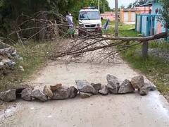 డిప్యూటీ సీఎం నారాయణ స్వామికి నిరసన సెగ - గ్రామానికి రావద్దంటూ కంచె 