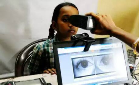 તમે myAadhaar પોર્ટલ પર જઈને આધાર કાર્ડને ઓનલાઈન અપડેટ કરી શકો છો. માત્ર 50 રૂપિયાના ચાર્જ સાથે તમે તમારા આધાર કાર્ડ પર ઘણી મહત્વપૂર્ણ વિગતો અપડેટ કરી શકો છો.