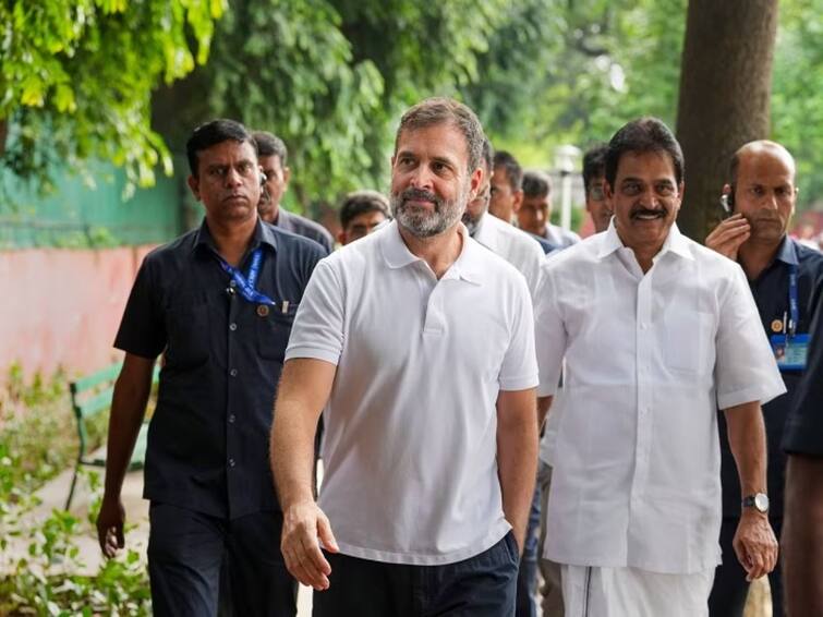 Rahul Gandhi Lands In Kerala For First Visit To Wayanad After Restoration of Loksabha Membership వయనాడ్‌కు రాహుల్ గాంధీ, ఎంపీ సభ్యత్వం పునరుద్ధరించాక తొలిసారి పర్యటన