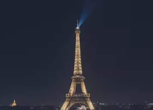 eiffel-tower-bomb-threat-evacuated-in-a-hurry Eiffel Tower Threat: ਆਈਫਲ ਟਾਵਰ ਨੂੰ ਬੰਬ ਨਾਲ ਉਡਾਉਣ ਦੀ ਮਿਲੀ ਧਮਕੀ, ਮਚੀ ਹਫੜਾ-ਦਫੜੀ
