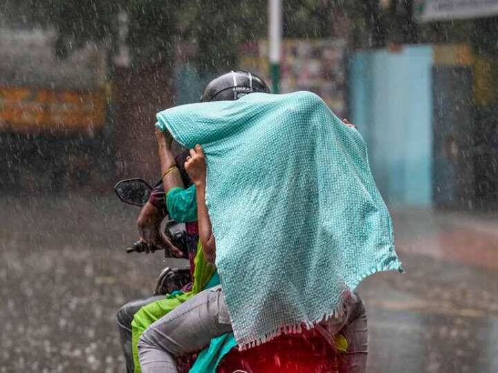 Imd Weather Update red alert in uttrakhand rainfall in up bihar delhi mp rajasthan have no rainfall दिल्ली में बारिश नहीं, उत्तराखंड में रेड अलर्ट, उत्तर भारत में इस दिन तक जमकर बरसेंगे बादल, जानें अपने राज्य का हाल