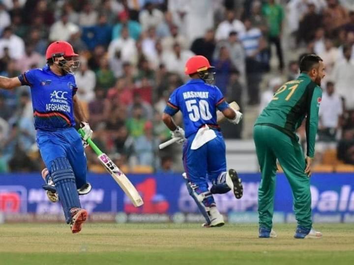 पाकिस्तान के तेज गेंदबाज हसन अली साल 2018 में हुए एशिया कप में अफगानिस्तान के खिलाफ मुकाबले में उनके कप्तान असगर अफगान से भिड़ गए थे. इसके बाद दोनों को आईसीसी नियमों का उल्लंघन करने की वजह से मैच फीस का 15 फीसदी जुर्माने का भी सामना करना पड़ा था.