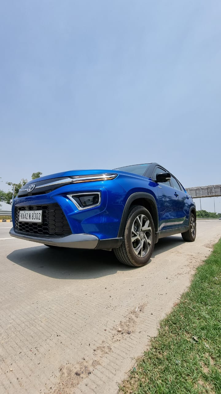 Toyota Hyryder Mileage Review: देखिए टोयोटा हाइराइडर हाइब्रिड का लॉन्ग टर्म माइलेज रिव्यू, क्या अधिक कीमत चुकाना है समझदारी?