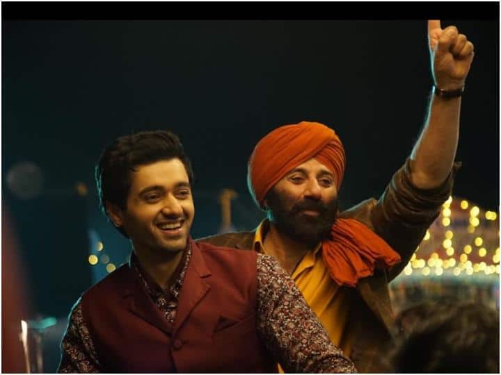 Gadar 2 Utkarsh Sharma reveal how sunny deol aka tara singh iconic handpump scene shoot Gadar 2: सनी देओल के आइकॉनिक हैंडपंप वाले सीन को ‘गदर 2’ में कैसे किया गया था शूट? 'तारा सिंह' के बेटे 'जीते' ने किया खुलासा