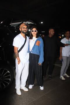 Lovebirds Anushka Sharma And Virat Kohli Grab Eyeballs At The Airport - SEE PICS