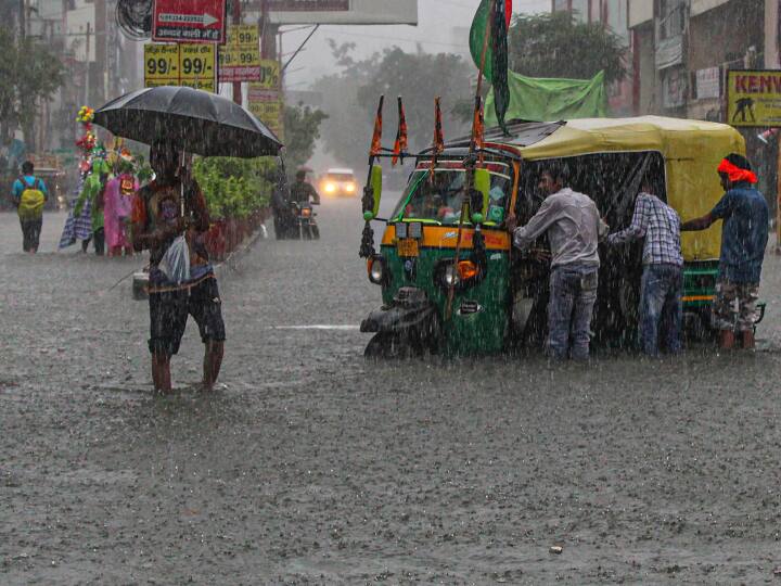 Uttarakhand Weather today 12 august imd issued red alert for heavy rains in 6 districts Uttarakhand Weather: उत्तराखंड में अगले तीन दिन भारी, देहरादून, टिहरी, पौड़ी समेत 6 जिलों में भारी बारिश का रेड अलर्ट