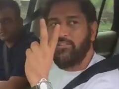राह चलते लोगों से धोनी ने पूछा रास्ता, कार में बैठे माही का खूब वायरल हो रहा वीडियो