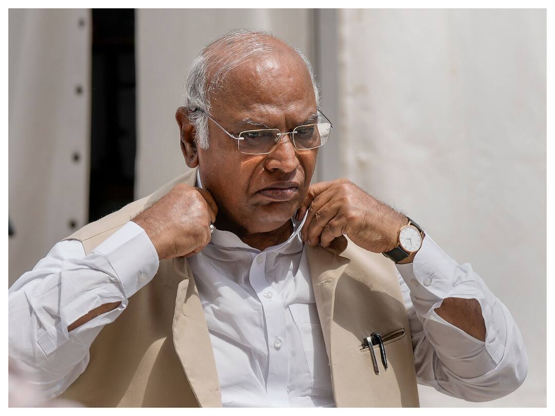 'President Of A Party Of Dynasts': BJP On Kharge Skipping Independence Day Event At Red Fort 'President Of A Party Of Dynasts': BJP On Kharge Skipping Independence Day Event At Red Fort 'President Of A Party Of Dynasts': BJP On Kharge Skipping Independence Day Event At Red Fort