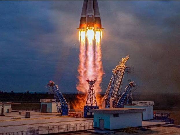 ਚੰਦਰਯਾਨ-3 ਤੋਂ ਬਾਅਦ ਰੂਸ ਨੇ ਆਪਣਾ moon spacecraft ਲਾਂਚ (launch) ਕੀਤਾ ਹੈ। ਇਸ ਮਿਸ਼ਨ ਦਾ ਨਾਂ ਲੂਨਾ-25 ਹੈ। ਚੰਦਰਯਾਨ-3 ਦੇ ਲਗਭਗ ਇਕ ਮਹੀਨੇ ਬਾਅਦ, ਮਿਸ਼ਨ ਲੂਨਾ-25 ਲਾਂਚ ਕੀਤਾ ਗਿਆ ਸੀ ਅਤੇ ਇਹ ਸਭ ਤੋਂ ਪਹਿਲਾਂ ਚੰਦਰਮਾ ਦੀ ਸਤ੍ਹਾ 'ਤੇ ਉਤਰੇਗਾ।