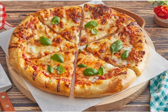 पिझ्झा एक Fast Food आहे. ते खाल्ल्याने वजन वाढण्याचा धोका असतोच, शिवाय लठ्ठपणा, मधुमेह, हृदयविकाराचा झटका, उच्च रक्तदाब यांसारखे आजारही होऊ शकतात, असे सांगितले जाते.