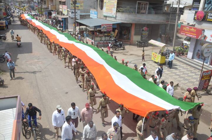 एनसीसी विद्यार्थ्याचा सहभागही लक्षणीय होता.