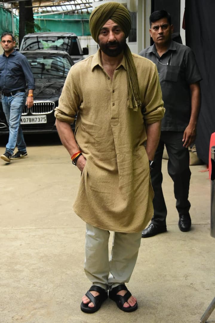 সূত্রের খবর, সাধারণ মানুষ, সিঙ্গল স্ক্রিনের ক্ষেত্রে রেকর্ড ভাঙা আয়, যে ধারা অন্যান্য বেশিরভাগ ছবির থেকে একেবারে আলাদা, তাইই এই ছবির ক্ষেত্রে সহায় হয়েছে।