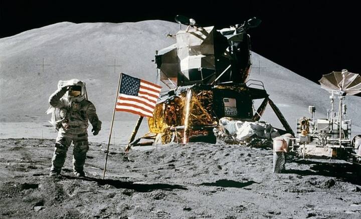 NASA-র পার্কার সোলার প্রোব এখনও পর্যন্ত সবচেয়ে দ্রুতগামী মহাকাশযান। প্রতি সেকেন্ডে ১৬৩ কিলোমিটার গতিতে ছুটে চলে সেটি। প্রতি ঘণ্টার নিরিখে ৫ লক্ষ ৮৬ হাজার কিলোমিটার। ওই পার্কার সোলার প্রোব সবচেয়ে কাছাকাছি অবস্থানে চাঁদে পৌঁছতে সময় নেবে ৩৭.২ মিনিট। সবচেয়ে দূরবর্ত অবস্থানে ৪১.৪ মিনিট এবং গড়ে ৩৯.৪ মিনিট।