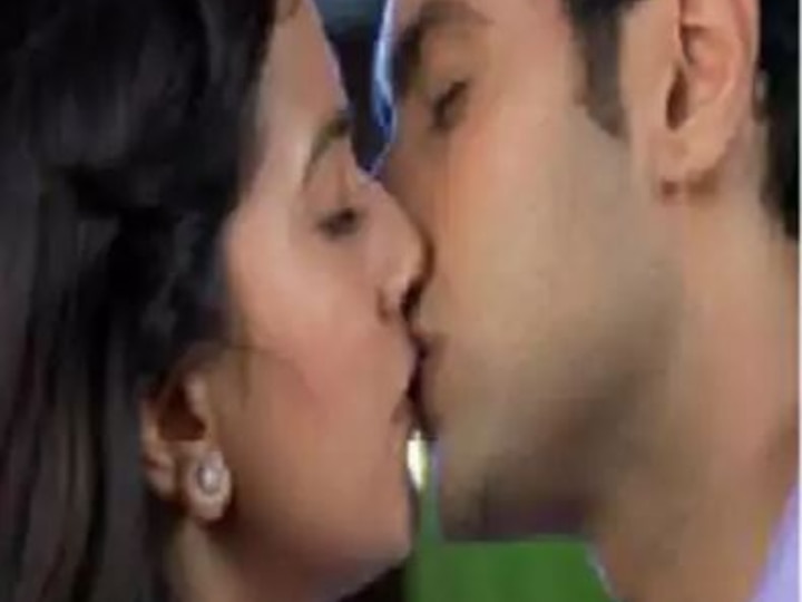Sapne Suhane Ladakpan Ke Ankit Gera Roopal Tyagi Liplock Scene On Tarace Viral Video Top Rated Show