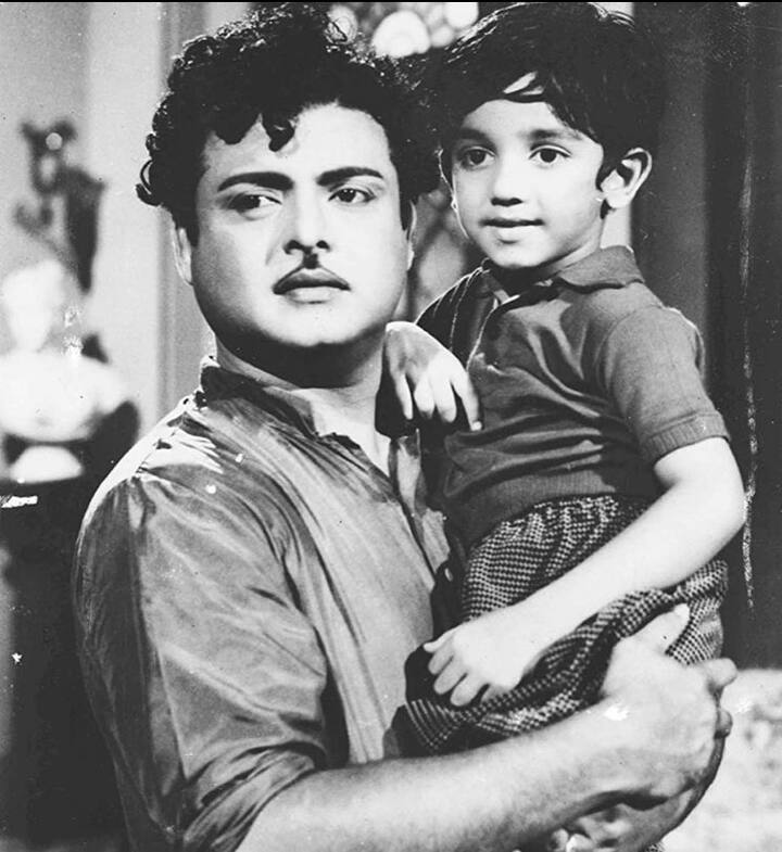 நடிகர் கமலஹாசன் களத்துர் கண்ணம்மா படத்தில் குழந்தை நட்சத்திரமாக அறிமுகமானார். முதல் படமே இவருக்கு மிகப்பெரிய அடையாளத்தை பெற்று தந்தது.