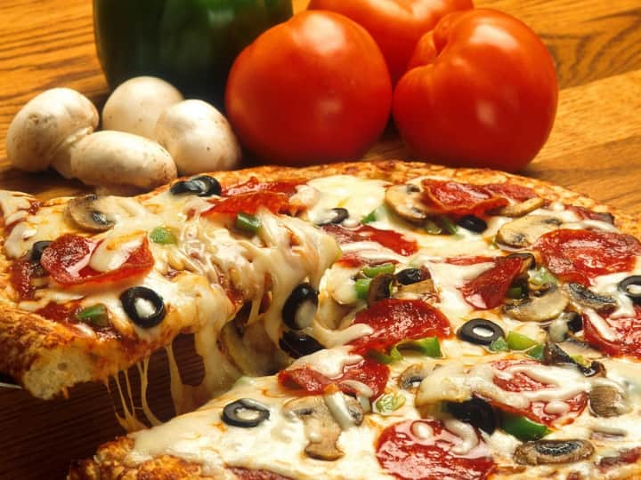 Pizza Can Cure Rheumatoid Arthritis Disease Scientists Claim 'पिज्जा' खाने से दूर हो सकती है ये गंभीर बीमारी, वैज्ञानिकों ने किया खुलासा